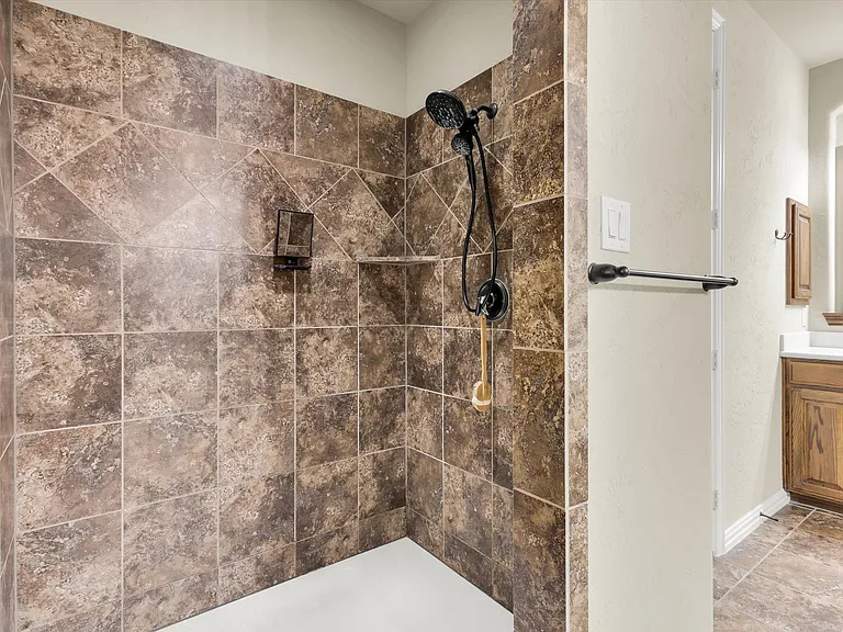 214 Crestbrook Dr — Photo 46