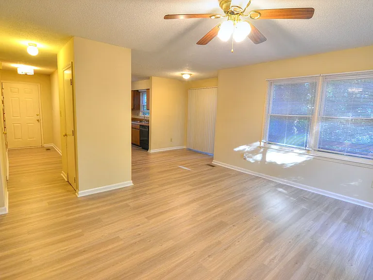 110 S Peak Dr — Photo 3