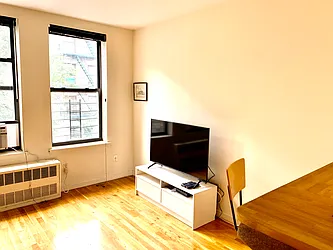 Rented by R New York