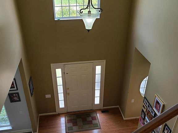 5th image of 15 Rose Hill Dr