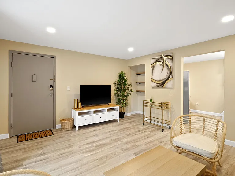 1182 Calley Dr #1 — Photo 3