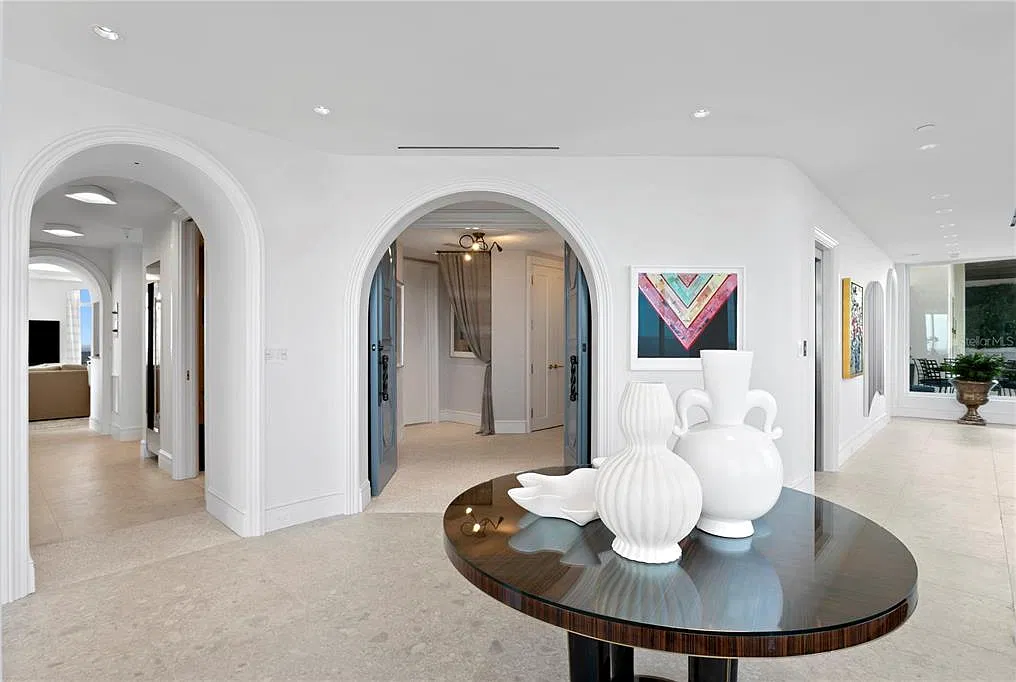 3 bed, 3.5 bath, 6143 sqft, $20,000 — Photo 4