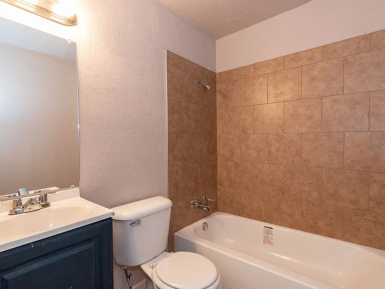 1611 Clark St — Photo 9