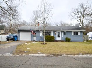 214 Willow Ln, Linden, MI 48451