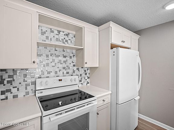 4th image of 2727 N Wickham Rd #1028