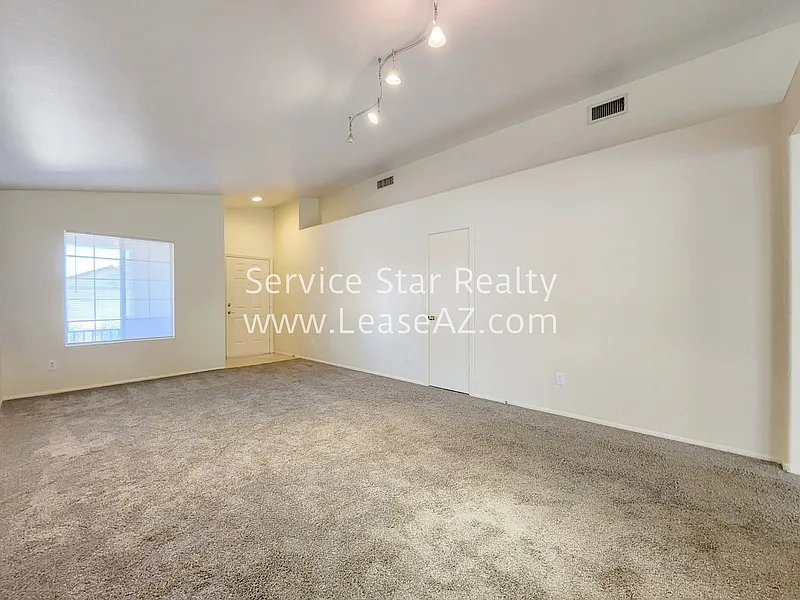 4 bed, 2.0 bath, 1694 sqft, $2,295 — Photo 3