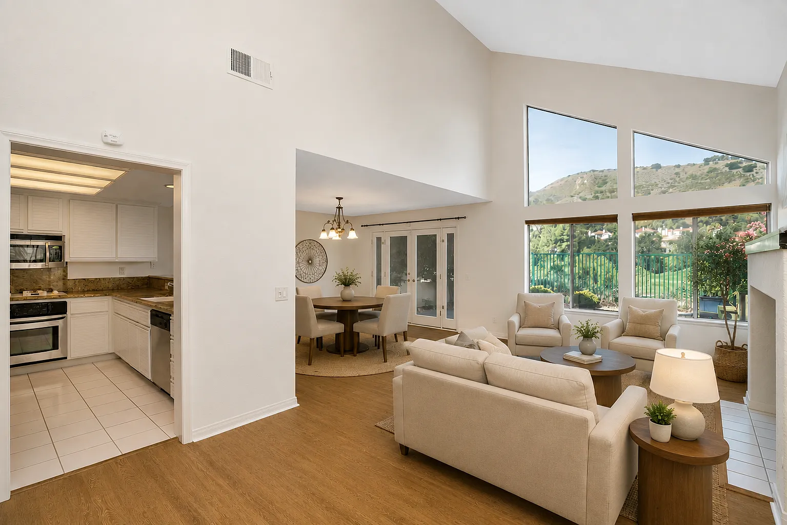3 bed, 2.5 bath, 1581 sqft, $5,500 — Photo 3