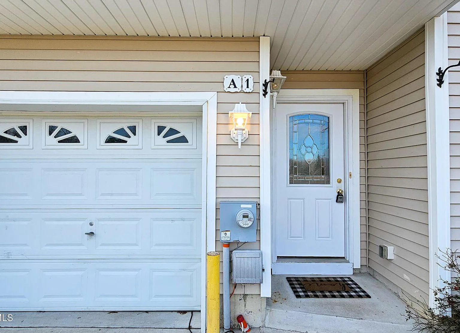 3 bed, 3.5 bath, 1881 sqft, $2,995 — Photo 3