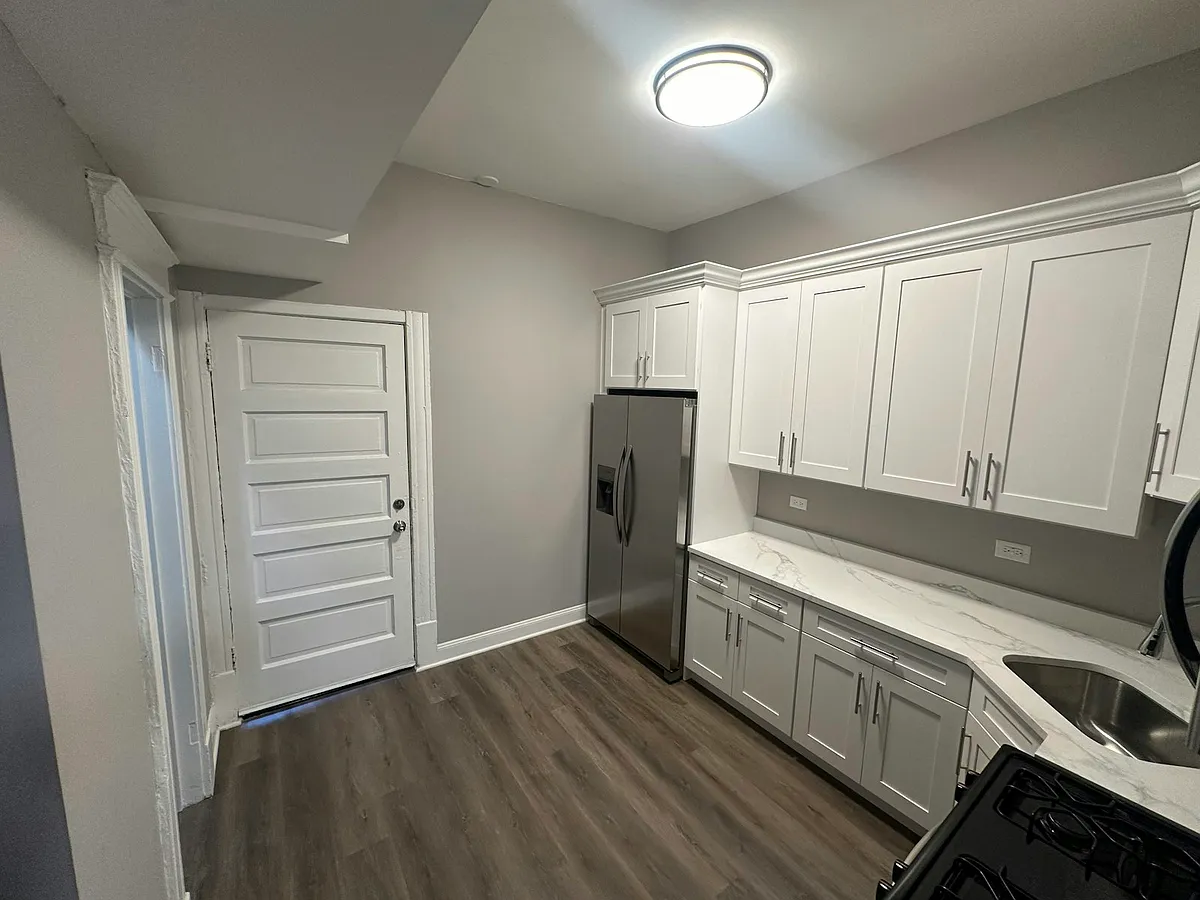 Building Photo - 6426 S Ingleside Ave #2