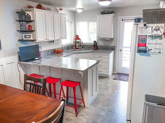4th image of 195 Huckleberry Cir