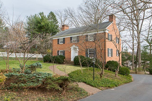 1st image of 924 Oak Hill Dr