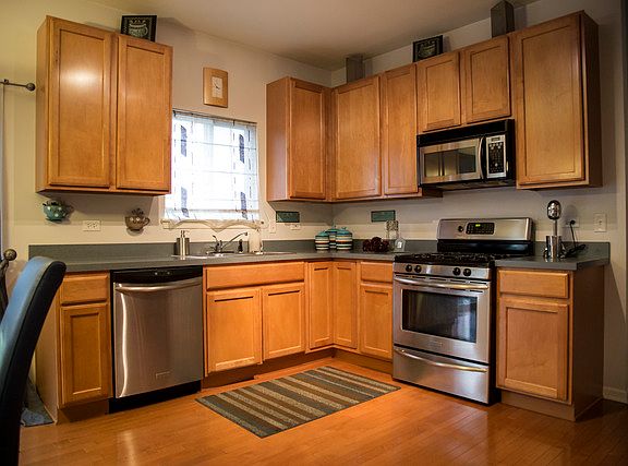 2nd image of 1882 Clarendon Ln
