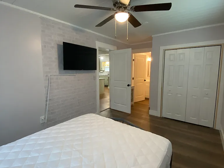 203 Augusta St — Photo 17