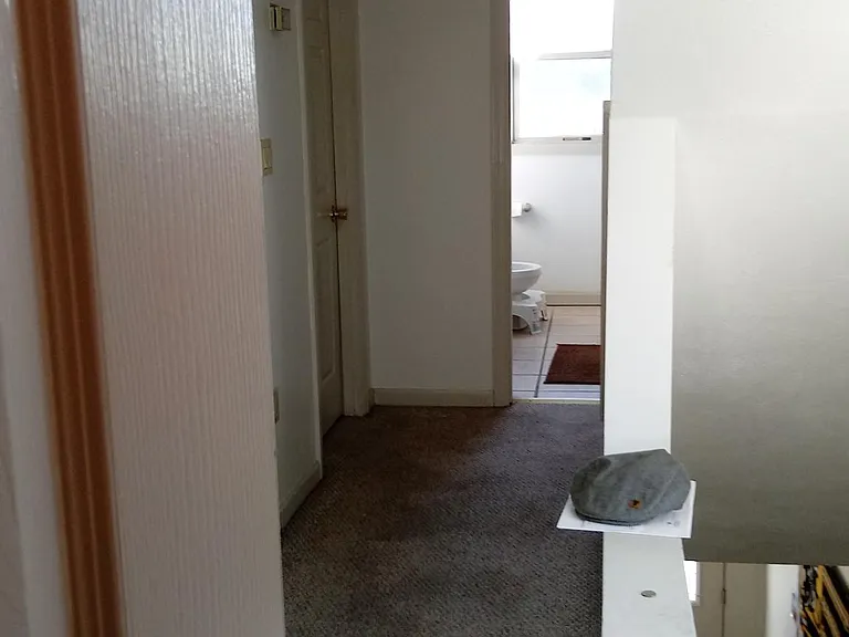 2nd floor bath on both ends 2 bedrooms