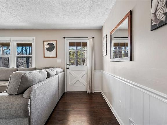 2nd image of 335 Hill Crest Cir