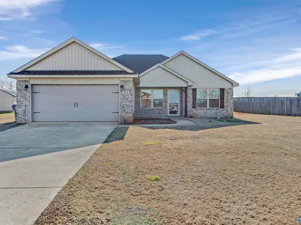 217 Briarcrest Rd, Hazel Green, AL 35750