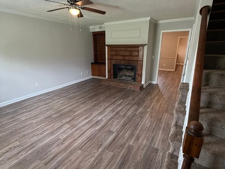 2558 Oak Hill Dr — Photo 3