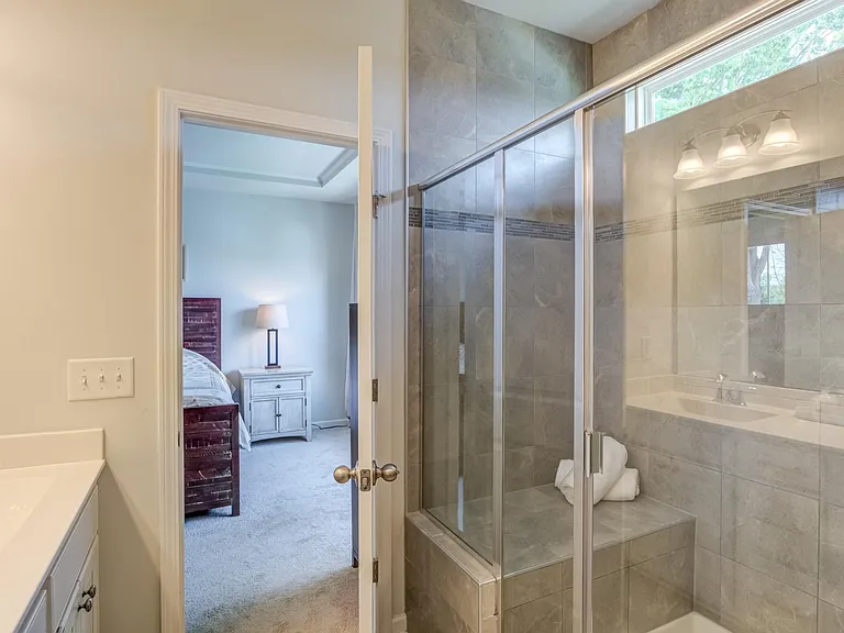 Spa-like shower with bench