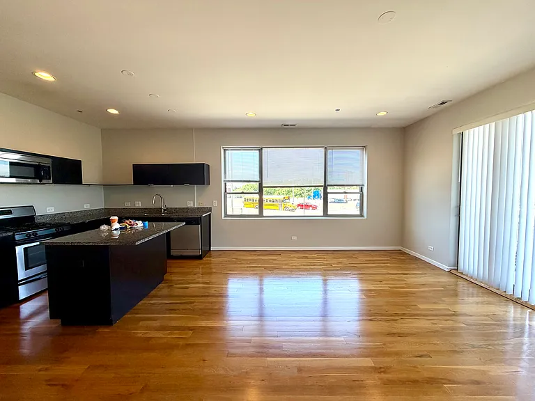 2157 N Damen Ave #305 — Photo 8