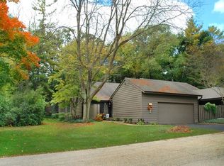 58 Lakewood Cir #0, St Charles, IL 60174