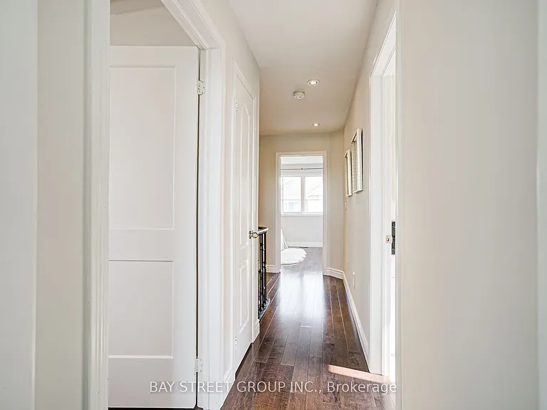 43 Tower Bridge Cres — Photo 12