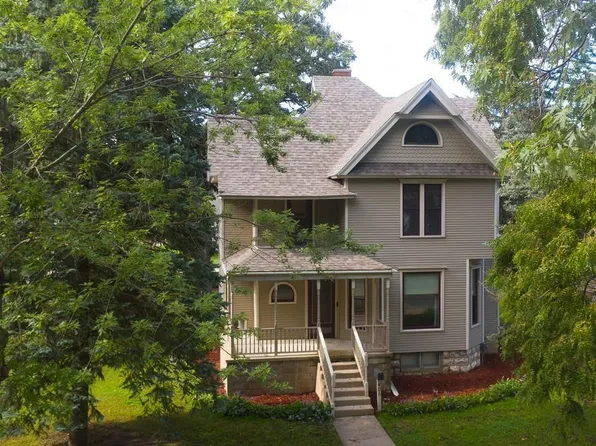 406 Ferguson St, Charles City, IA 50616