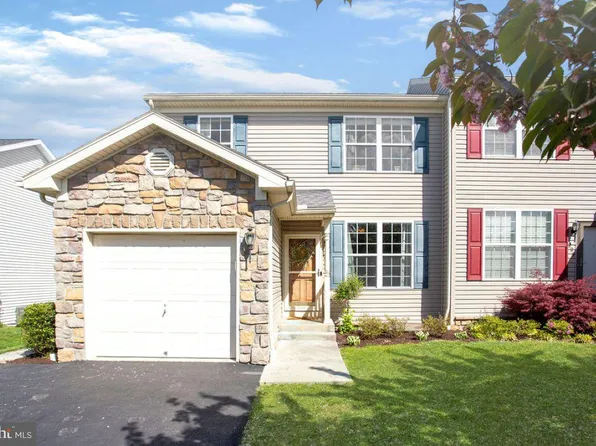 295 Maple Dr, Hanover, PA 17331