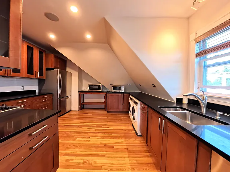 185 Davis Ave #8 — Photo 1
