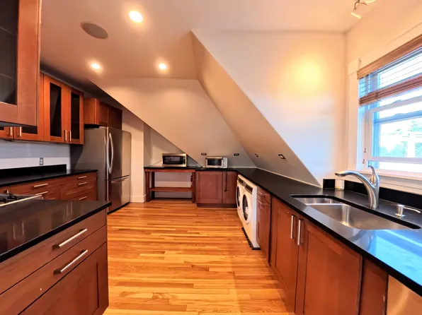 185 Davis Ave APT 8, Brookline, MA 02445