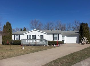 3 Jacara Dr, Mediapolis, IA 52637