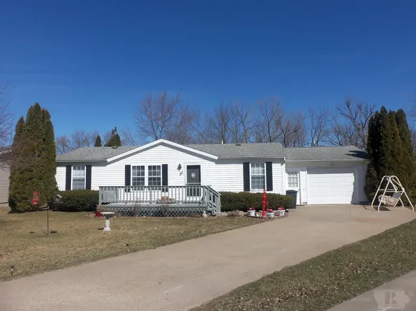 3 Jacara Dr, Mediapolis, IA 52637