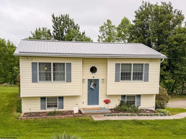 1546 Blue Horizon Dr, Morgantown, WV 26501