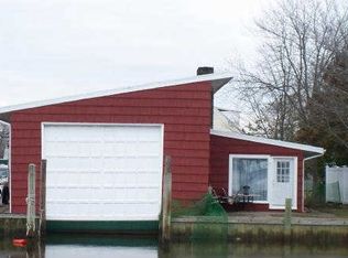 224 E Shore Rd, Lindenhurst, NY 11757