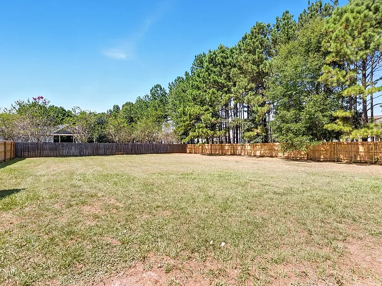 100 Carrington Cir — Photo 6