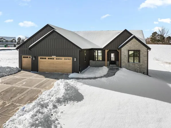 W209N5699 Turnberry LANE #Lt103, Menomonee Falls, WI 53052