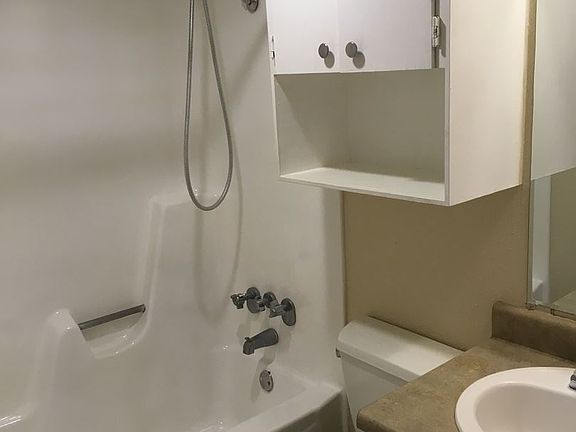 4th image of 404 E Park Ave APT 6