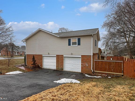 3rd image of 402 Philmont Dr