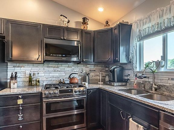 4th image of 2575 Apple Valley Dr
