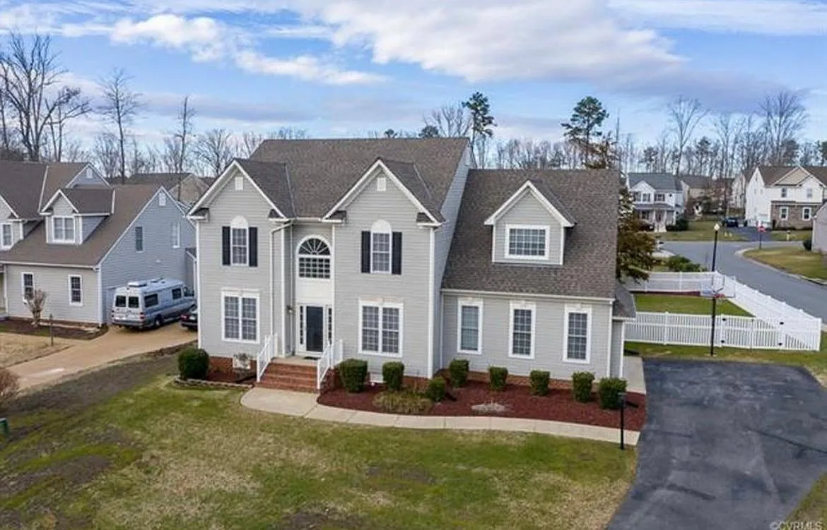 14836 Shorewood Ct — Photo 1