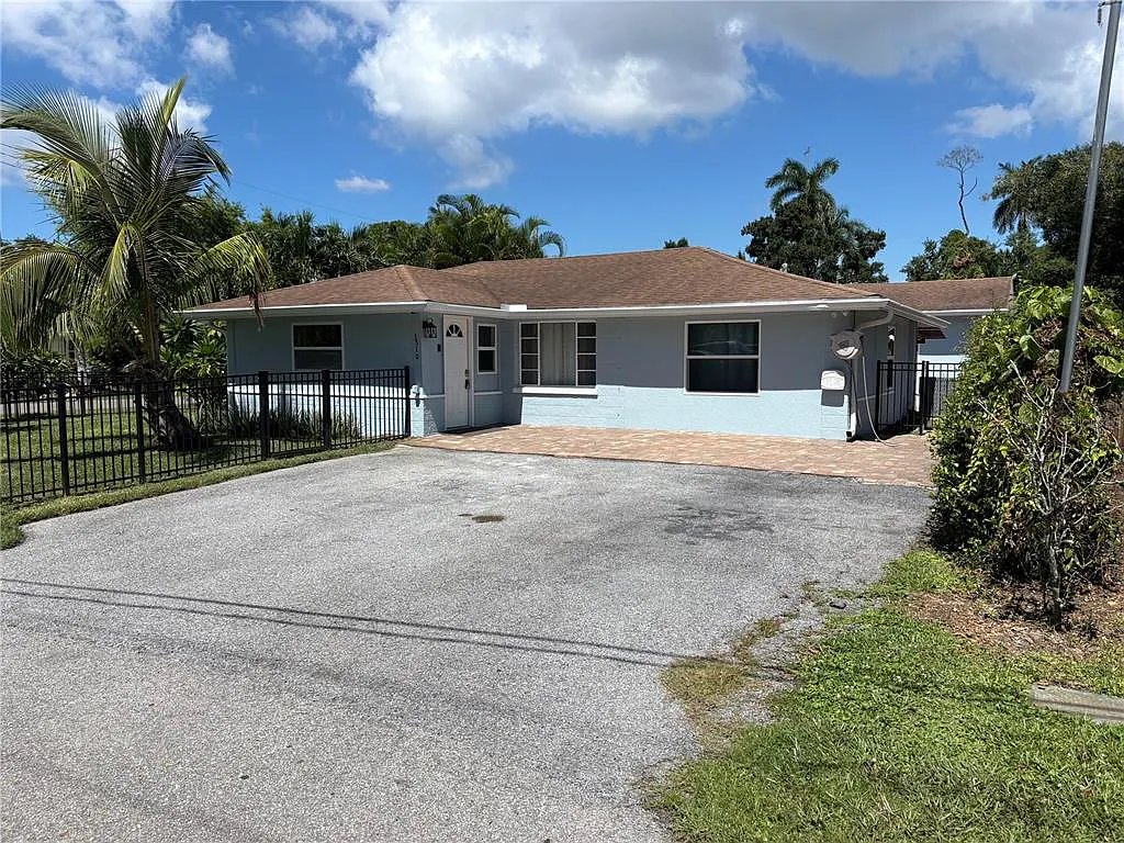 3 bed, 2.0 bath, 1654 sqft, $2,400 — Photo 1