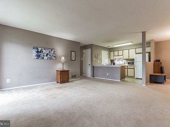 3rd image of 347 Coventry Ct