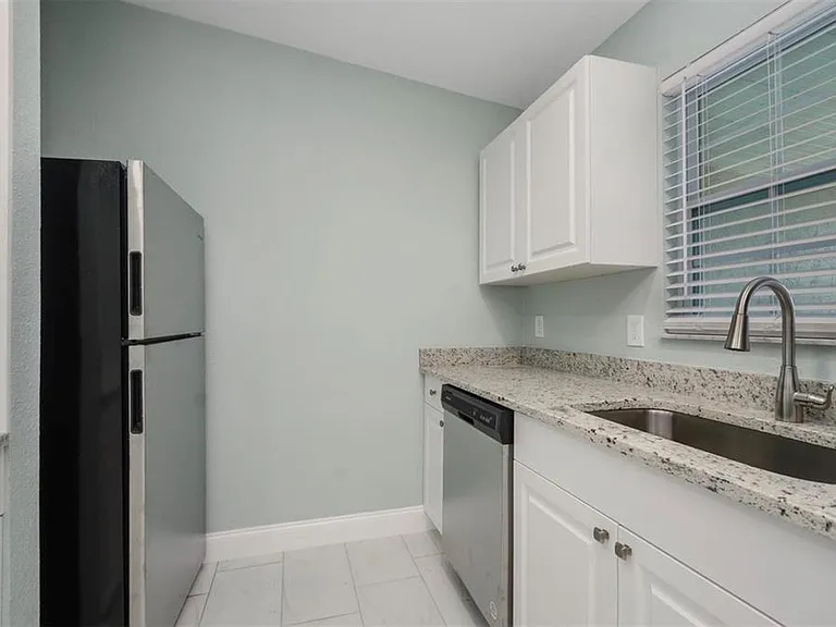 1184 Woodman Way — Photo 6