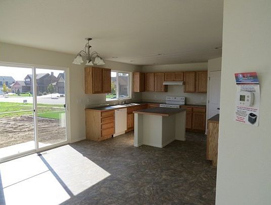 4th image of 1501 Murrlet St