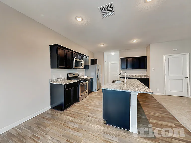 4945 Hallies Gdn — Photo 8
