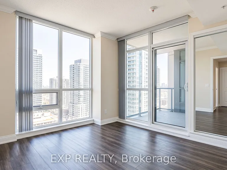 386 Yonge St #1516 — Photo 9