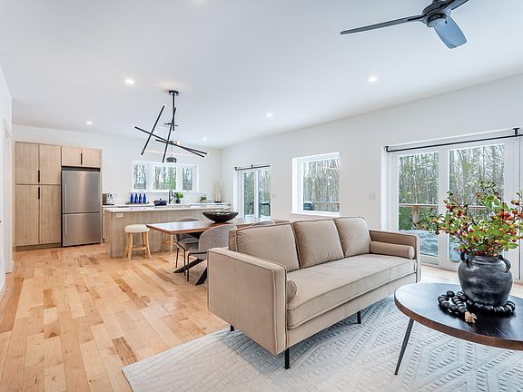 2nd image of 9 Windward Ridge