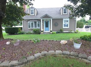 417 River Rd, Agawam, MA 01001