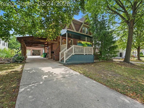 22454 Virginia Ave, Eastpointe, MI 48021
