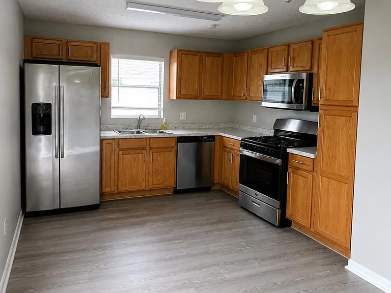 540 Royal Ridge Dr — Photo 9