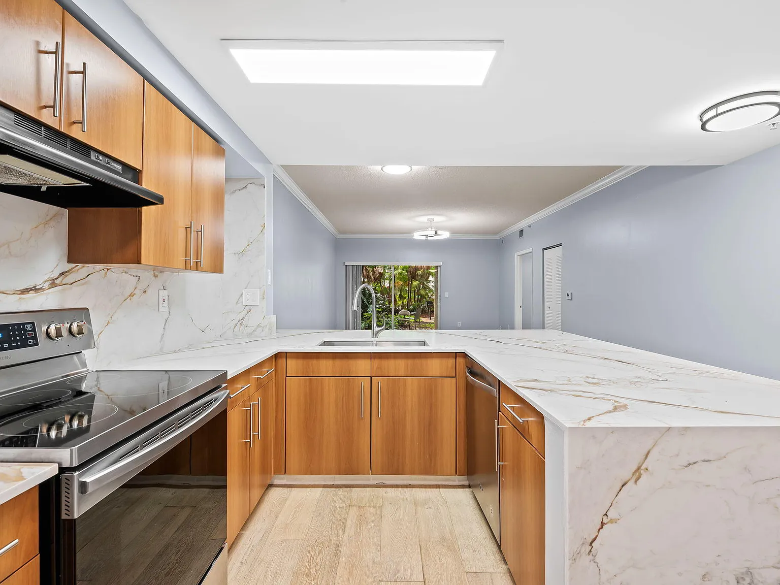 3 bed, 2.0 bath, 1240 sqft, $2,950 — Photo 4